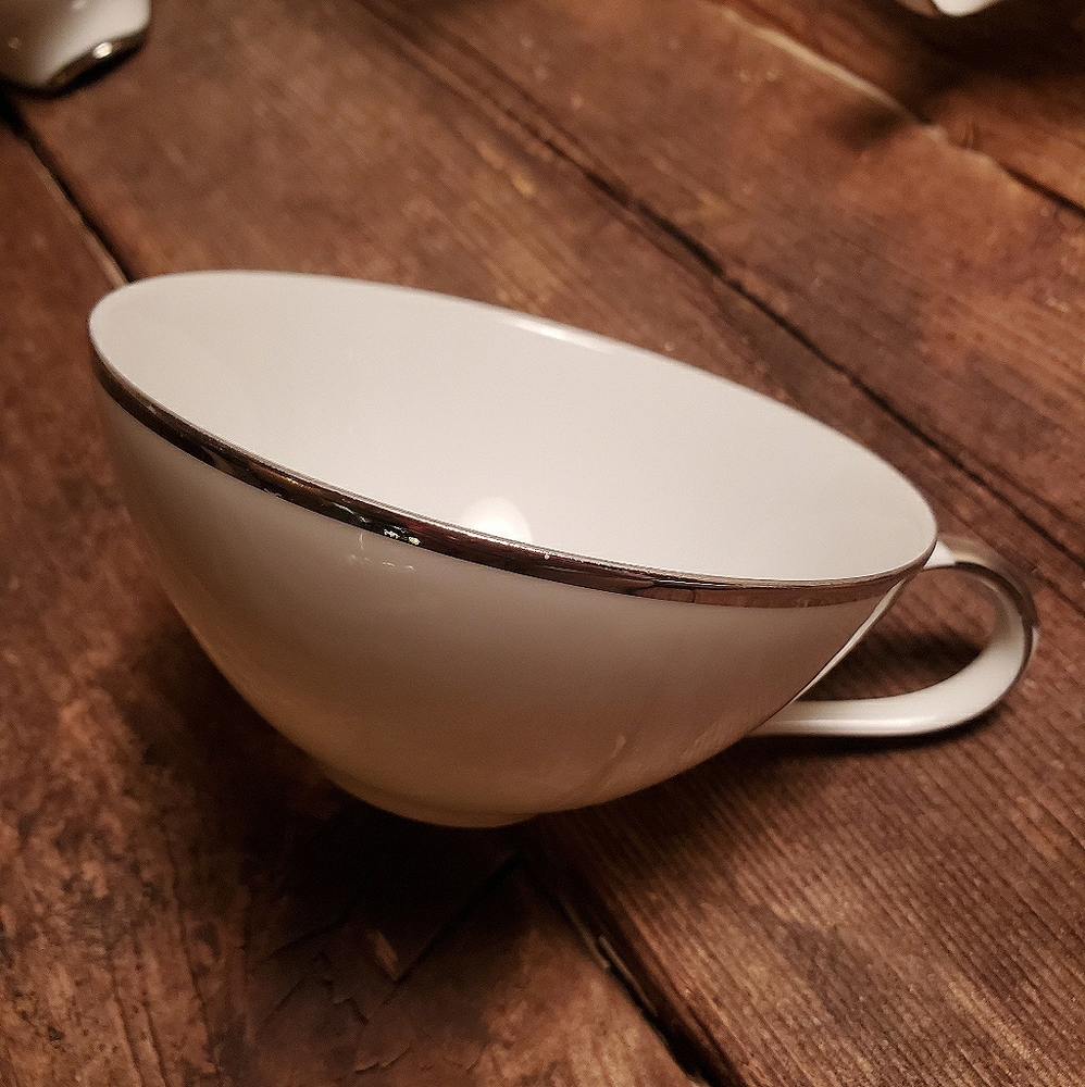 Fine China Cup Set ☕ - Picture 2 of 5